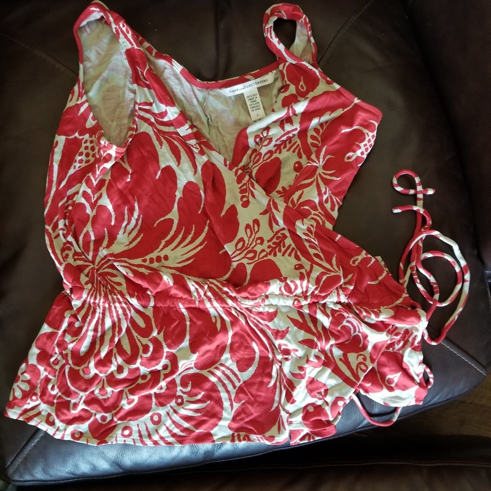 Diane von Furstenberg Size 2 Stein Silk Wrap Top